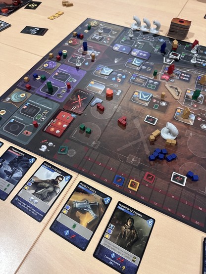 Main Dune Uprising board, with part of the available cards to purchase